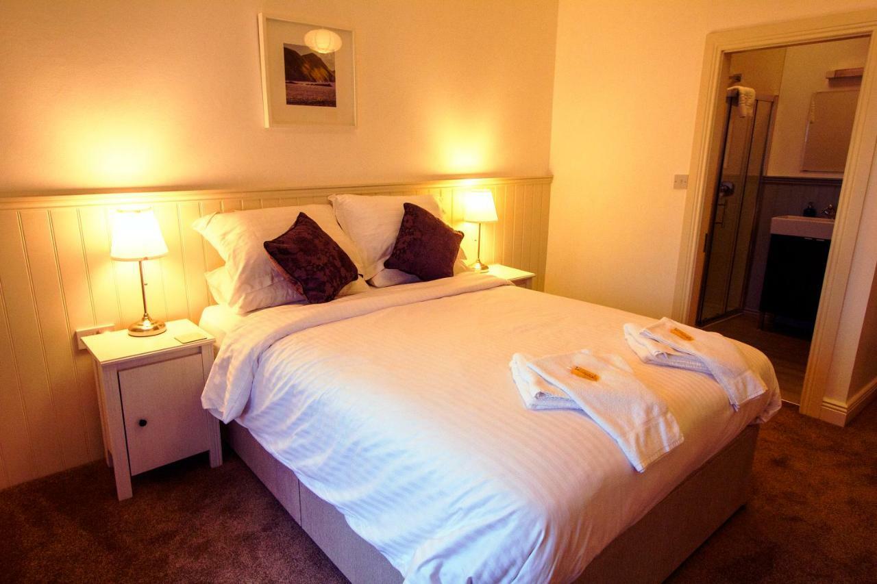 Dingle Garden Townhouse Bed & Breakfast Eksteriør bilde A bedroom at the hotel